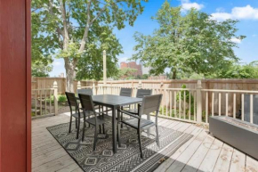 City Oasis Awaits Cozy DT Home With Hot Tub Vikings